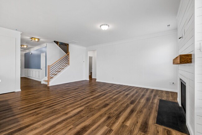 Building Photo - Spacious 5 Bedroom 3 Bath Home in highly sought after Walnut Creek!