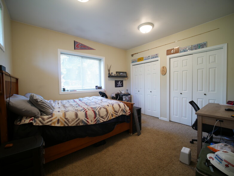 Building Photo - 1425 NW Kenny Dr