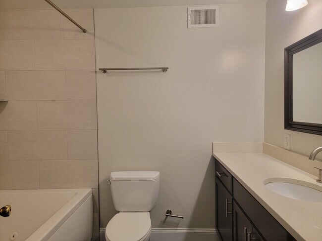 Building Photo - 1245 N Myrtlewood St