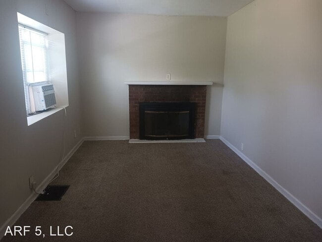 Building Photo - 2 br, 1 bath House - 743 N Kiger Road