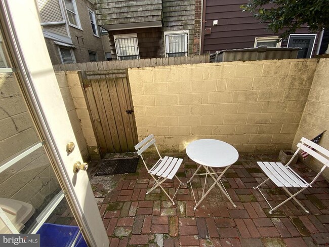 Building Photo - 2144 Kater St