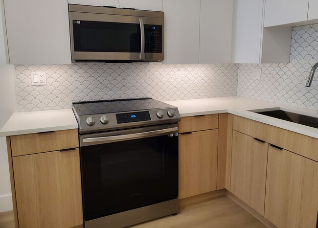 Building Photo - 3322 N Halsted St