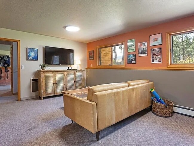 Building Photo - Beautiful spacious 3 bed, 3 bath home situated on 2.53 private acres in Stevensville.