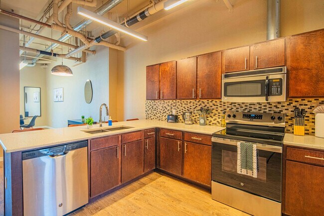 Building Photo - 1275 E University Dr