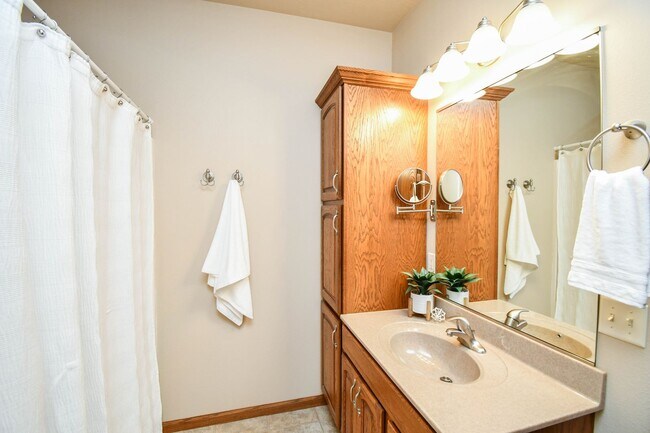 Building Photo - South Sioux Falls Rental with Open Layout ...