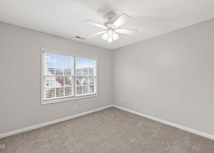 Building Photo - Room in Single Family Home on College Ave