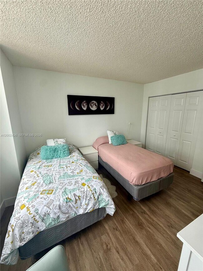 Building Photo - 1155 Brickell Bay Dr