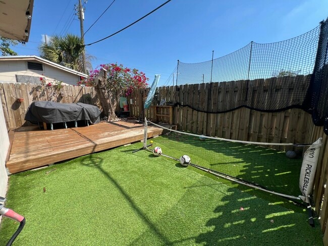 Building Photo - 1130 NE 3rd Ave