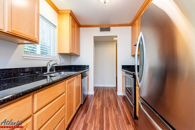 Building Photo - Pueblo De Los Gatos | Garage | Desirable L...