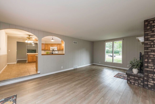 Building Photo - 8929 42 Ct