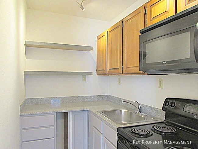 Building Photo - 405 S 15th St