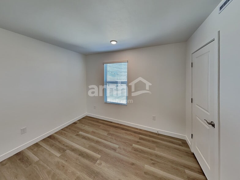 Building Photo - 7352 S Avenida Obelo