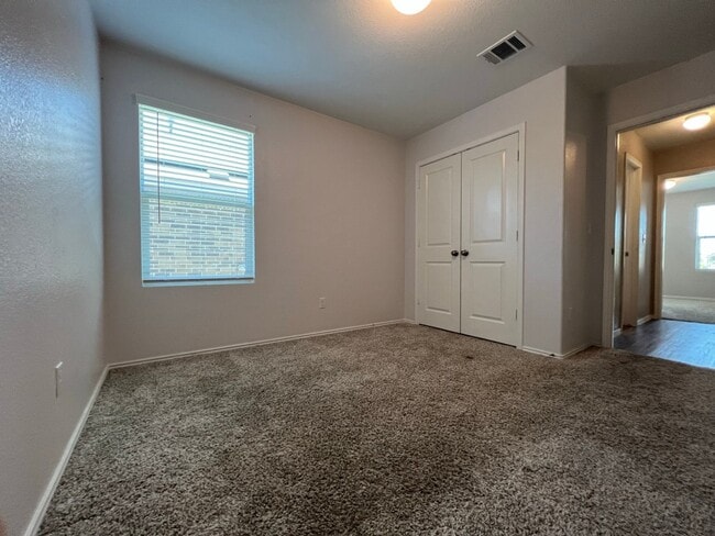 Building Photo - 132 Vintage Dr
