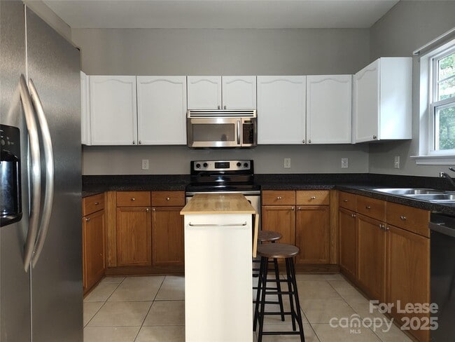 Building Photo - 467 Doughton Ln