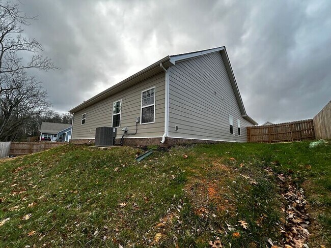 Building Photo - 1400 Pipeline Ave