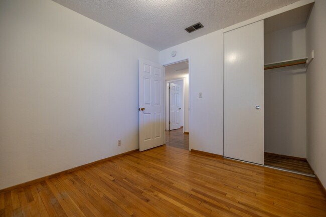 Building Photo - 1416 Petal Way