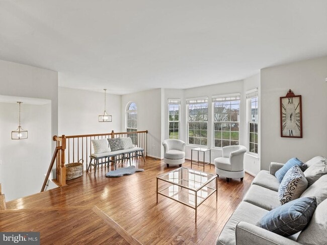 Building Photo - 8873 Royal Doulton Ln