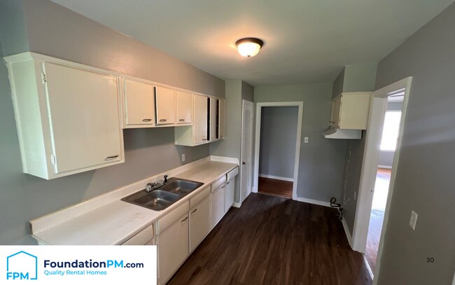 Building Photo - 2324 Slocum Ave