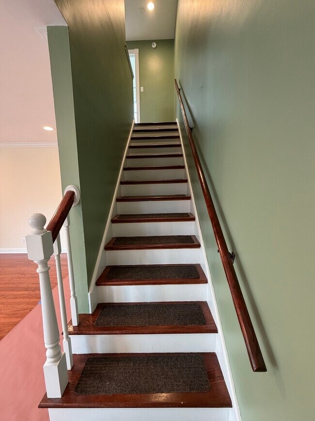 Building Photo - 140 E Northwest Hwy