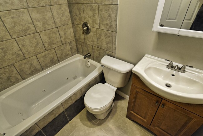 Building Photo - 2635 Netherton Dr