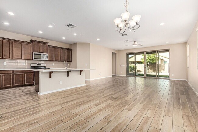 Building Photo - 19874 W Devonshire Ave