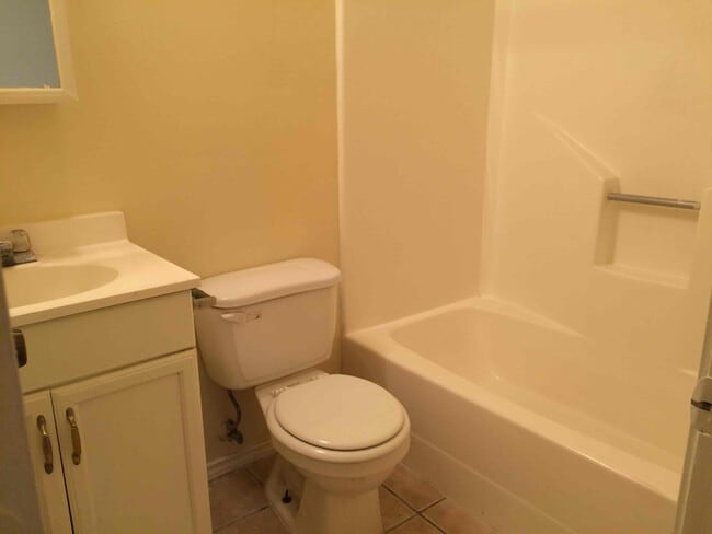 Building Photo - 7644 Windsor Oaks