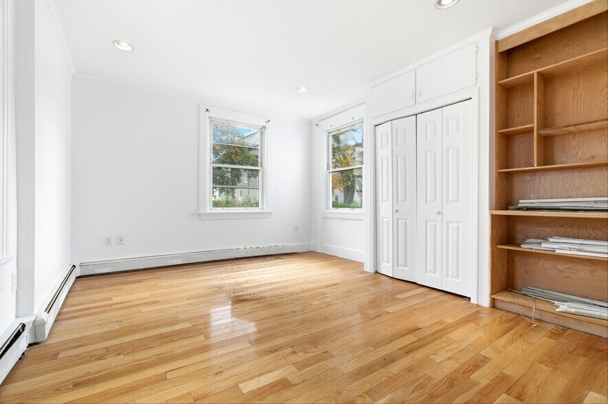 Building Photo - 34 Page St