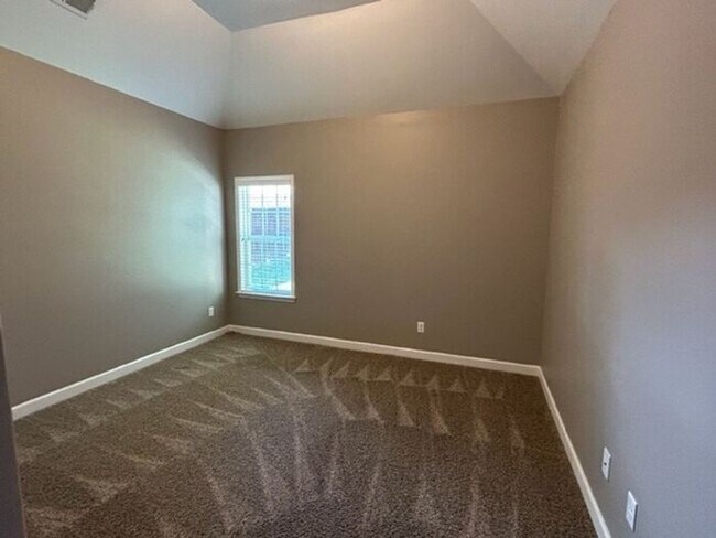 Building Photo - Now Leasing A 4 Bedroom 2 Bath Home In Oli...