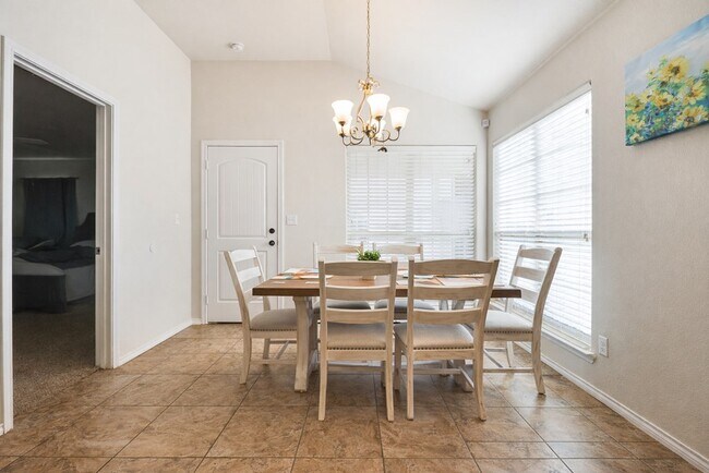 Building Photo - 912 Purdue St