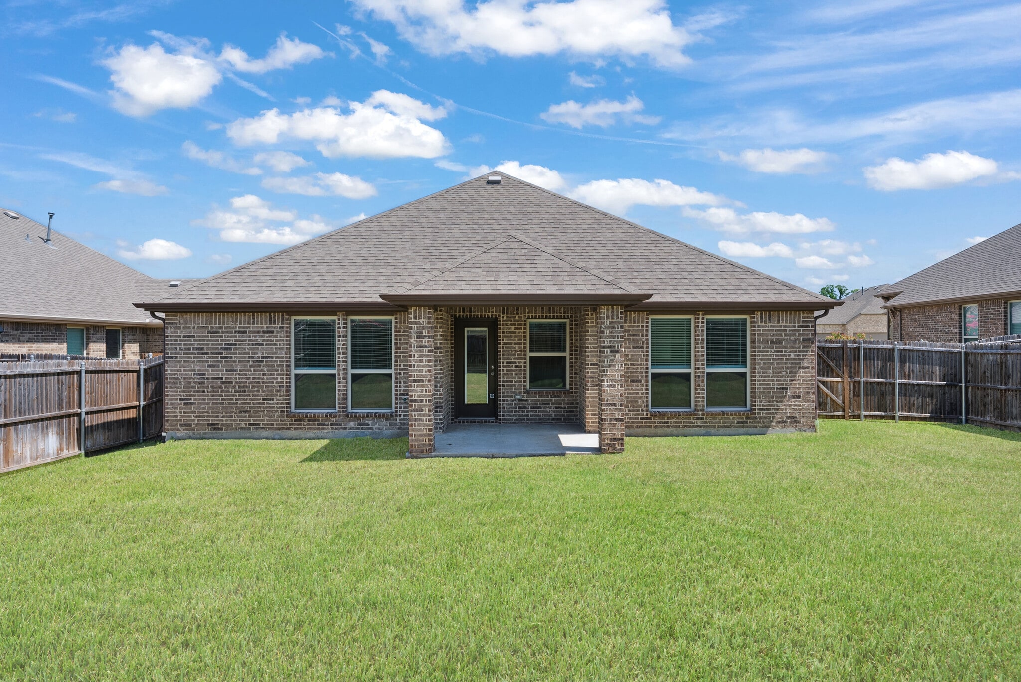 Building Photo - 3057 Maverick Dr