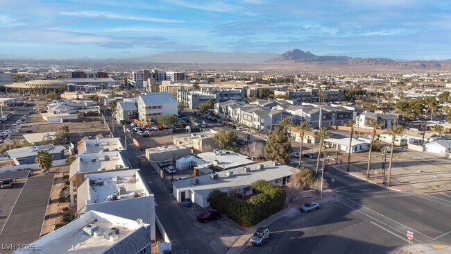 Building Photo - 342 S Water St