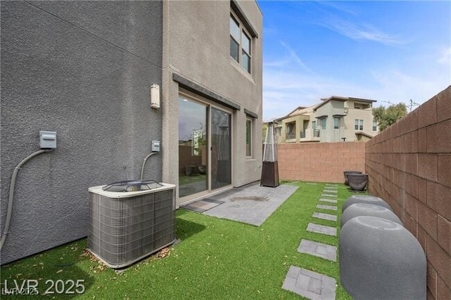 Building Photo - 11325 Gravitation Dr