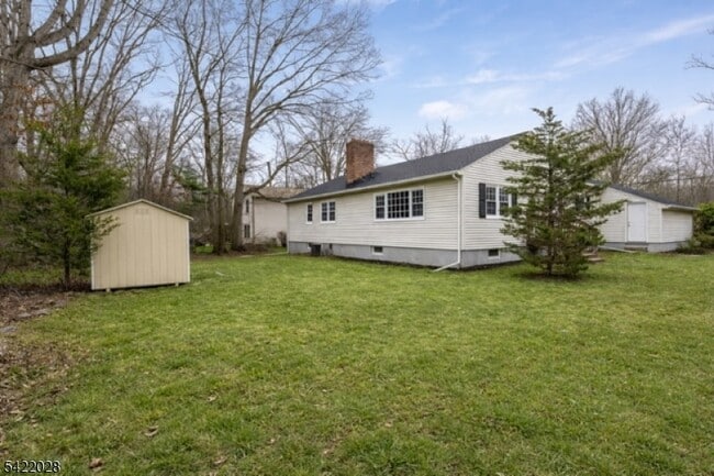 Building Photo - 6 Windsor Way