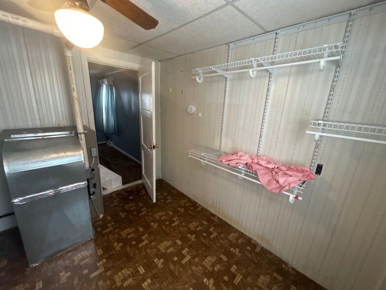 Building Photo - 195 Roland St