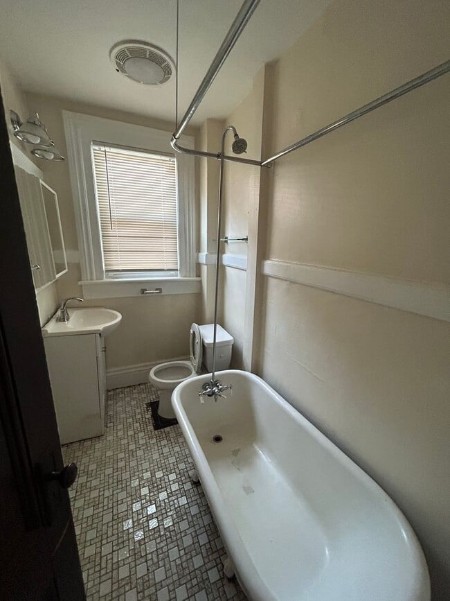 Building Photo - 52 Rowley St