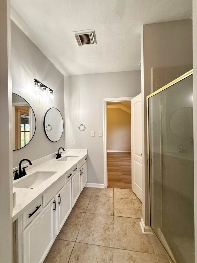 Building Photo - 5223 Mountain Forest Dr