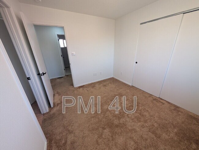 Building Photo - 7105 Casa Elena Dr NE