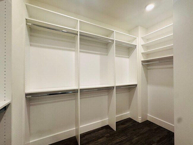 Building Photo - Luxury Estate in Exclusive Gated Community of Orchard Hills