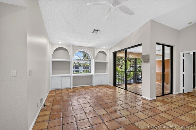 Building Photo - 5451 Verona Dr