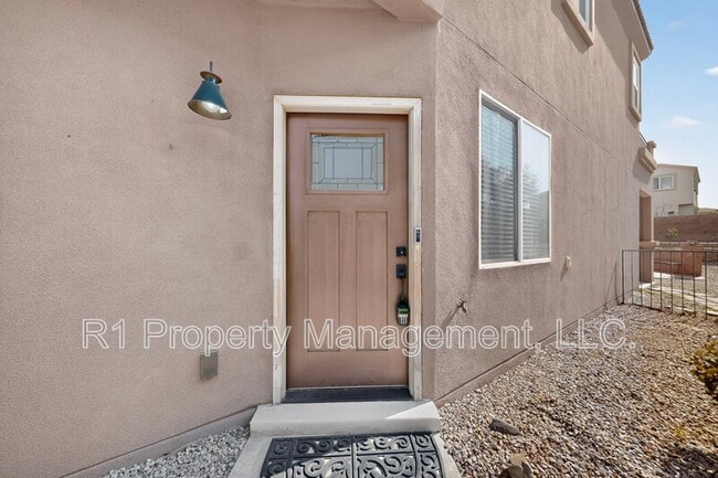 Building Photo - 2323 Margarita Dr SE
