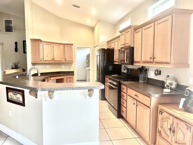 Building Photo - 6614 64th Terrace E