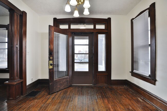 Building Photo - Incredible 6 Bedroom Home OSU Campus – Renovated, Spacious, and Move-In Ready!