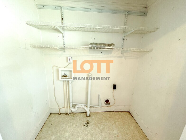 Building Photo - 294 Werts St