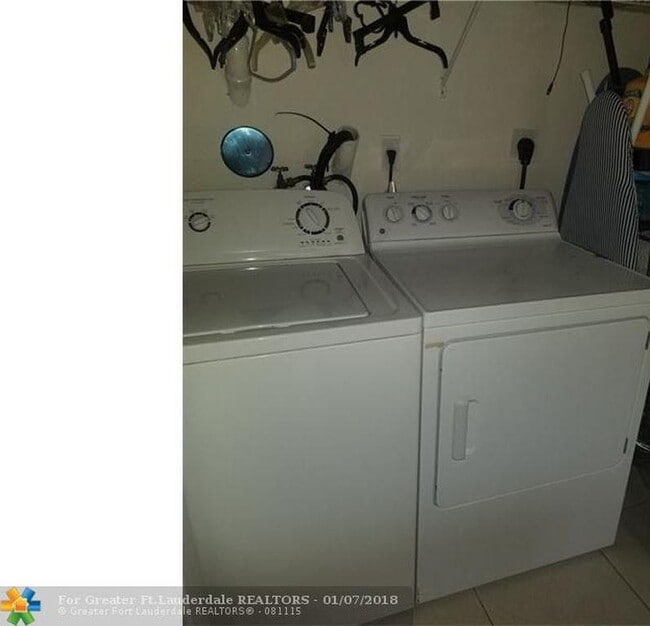 Building Photo - 9111 NW 25th Ct