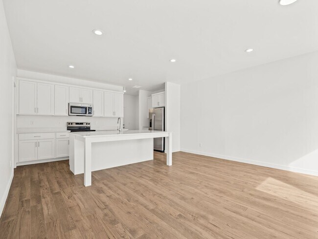 Building Photo - Beautiful 3-bedroom, 2.5-bath townhome