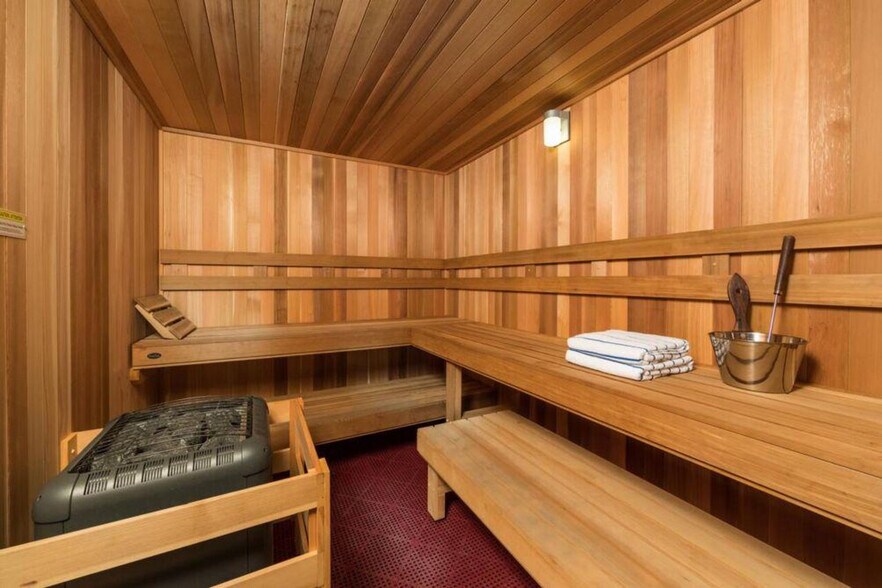 Building Photo - 514 Via De La Valle