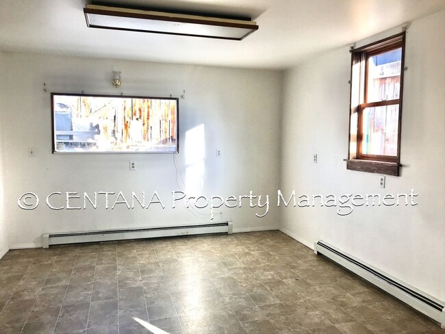 Building Photo - 2 Bedroom in Uptown!