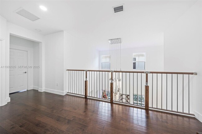 Building Photo - 6933 NW 104th Ct