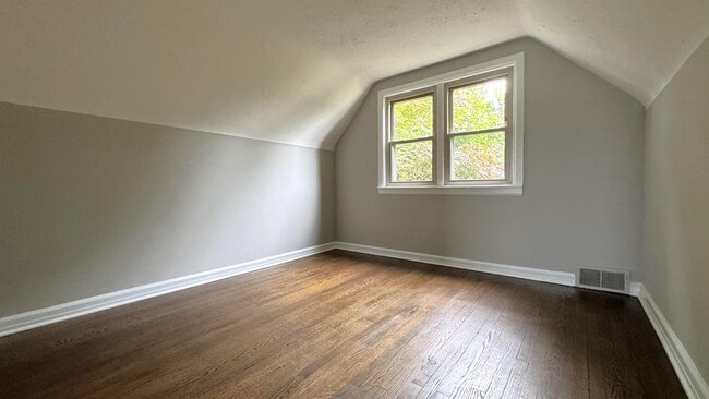 Building Photo - 20 Union Ave