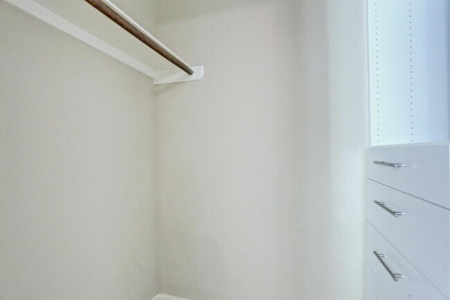 Building Photo - 23247 Diamond Knoll Ct
